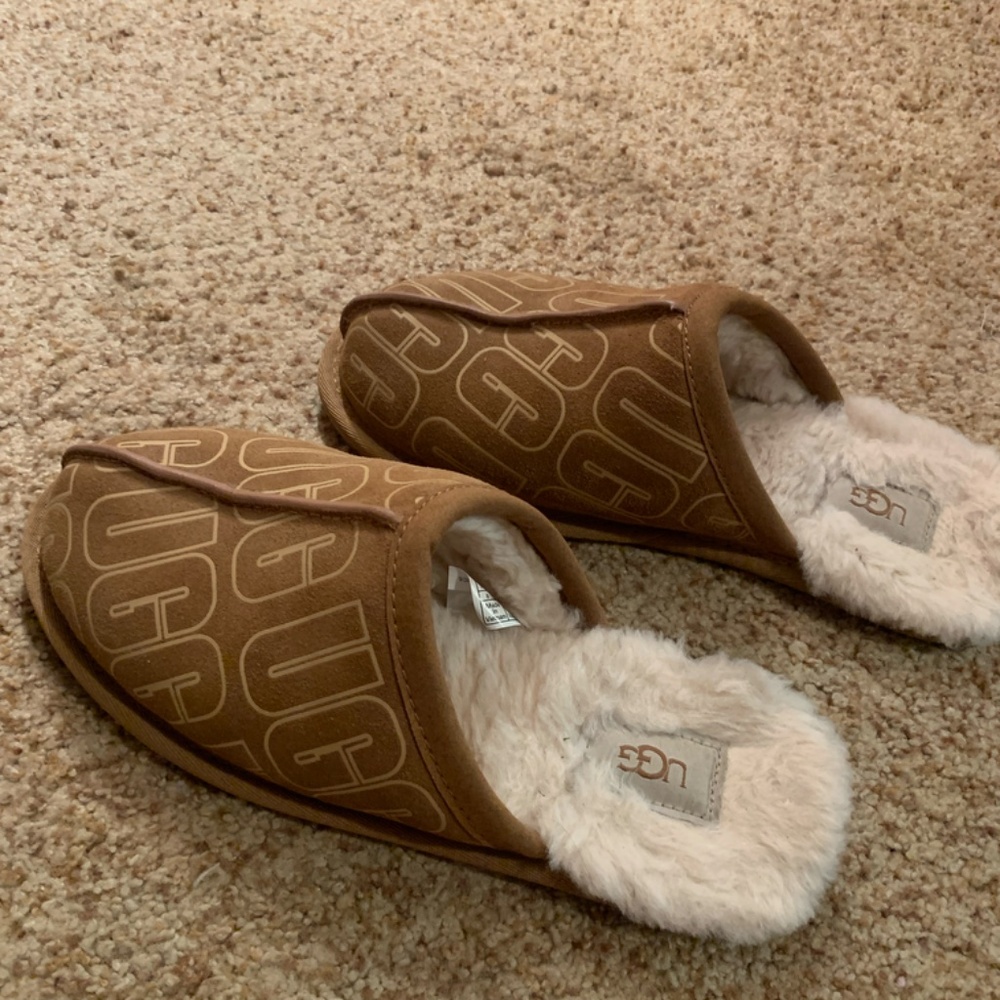 UGG Plush Slippers Size 8 Women's Monogram Brown Fuzzy - Worn Once